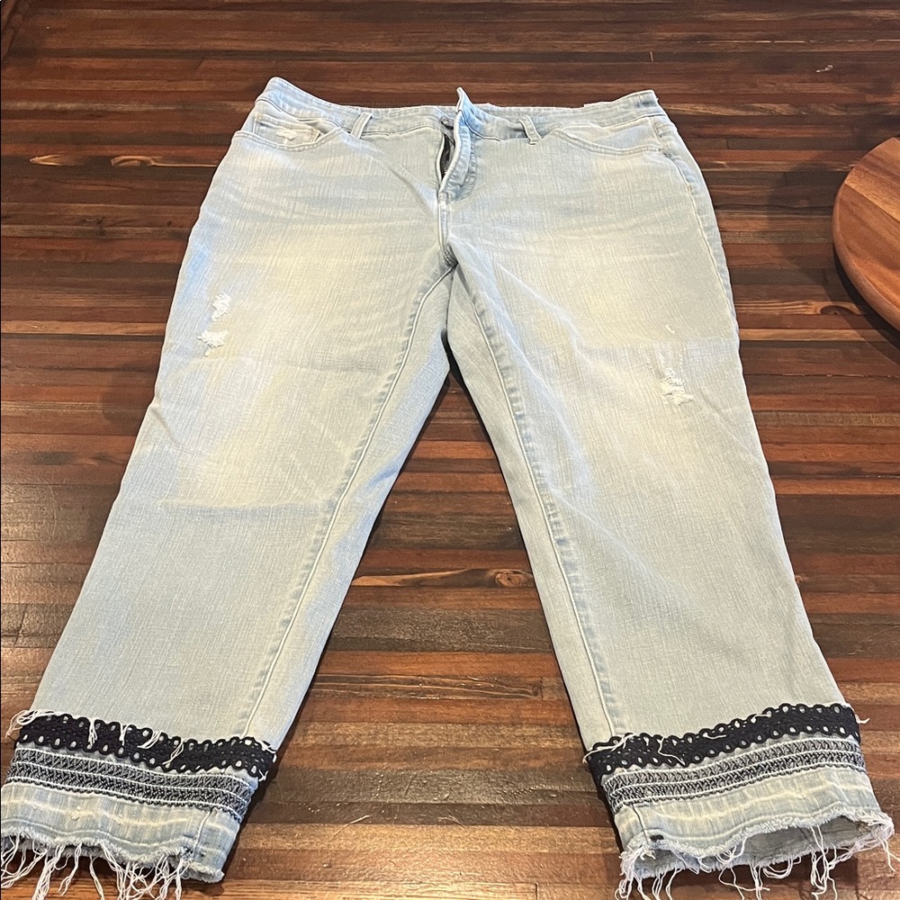 Chico's Light Blue Cropped Jeans with Lace